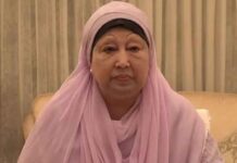 খালেদা জিয়ার হাতে গুলশানের বাড়ির কাগজ তুলে দিলো সরকার