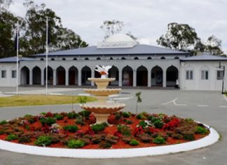 এবার অস্ট্রেলিয়ায় মসজিদের গেটের ভিতরে গাড়ি, মুসল্লিদের প্রতি আপত্তিকর মন্তব্য