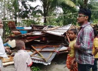 দেড় মিনিটে লন্ডভন্ড গ্রাম, বিদ্যুৎবিচ্ছিন্ন পুরো নোয়াখালী
