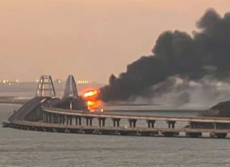 ক্রিমিয়ার সঙ্গে রাশিয়ার সংযোগ সেতুতে জ্বালানি ট্যাংকে বিস্ফোরণ