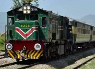 পাকিস্তানে জিম্মি ট্রেনের সব যাত্রীকে হত্যার হুমকি