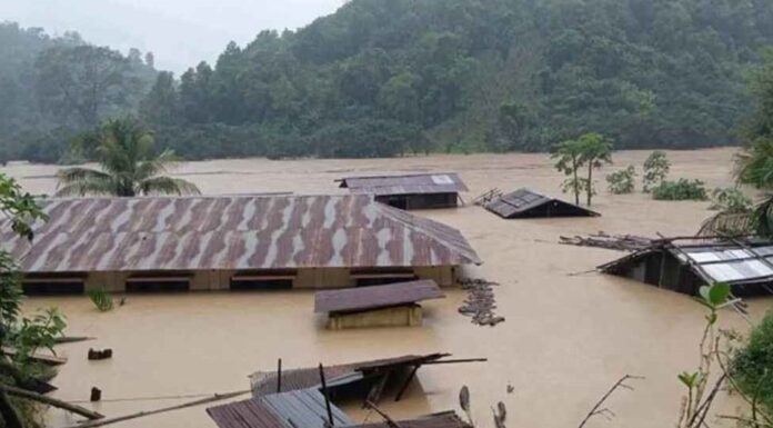 আগামী ৩ দিন ভারী বৃষ্টির অভাস, ৬ জেলায় বন্যার শঙ্কা