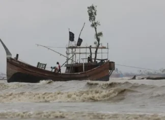 বঙ্গোপসাগরের জেলেদের দ্রুত নিরাপদ আশ্রয়ে যাওয়ার নির্দেশ