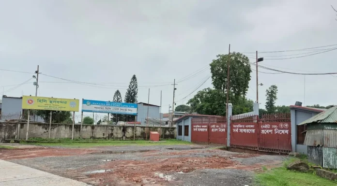অনির্দিষ্টকালের জন্য বন্ধ হিলি স্থলবন্দরের আমদানি-রপ্তানি